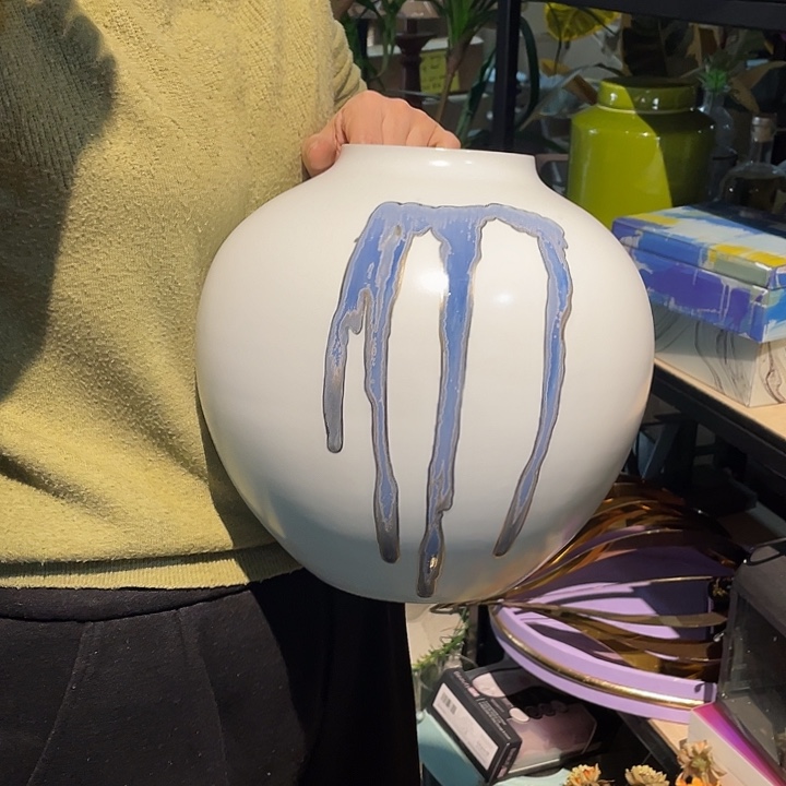 陶瓷花瓶，茶杯茶具。