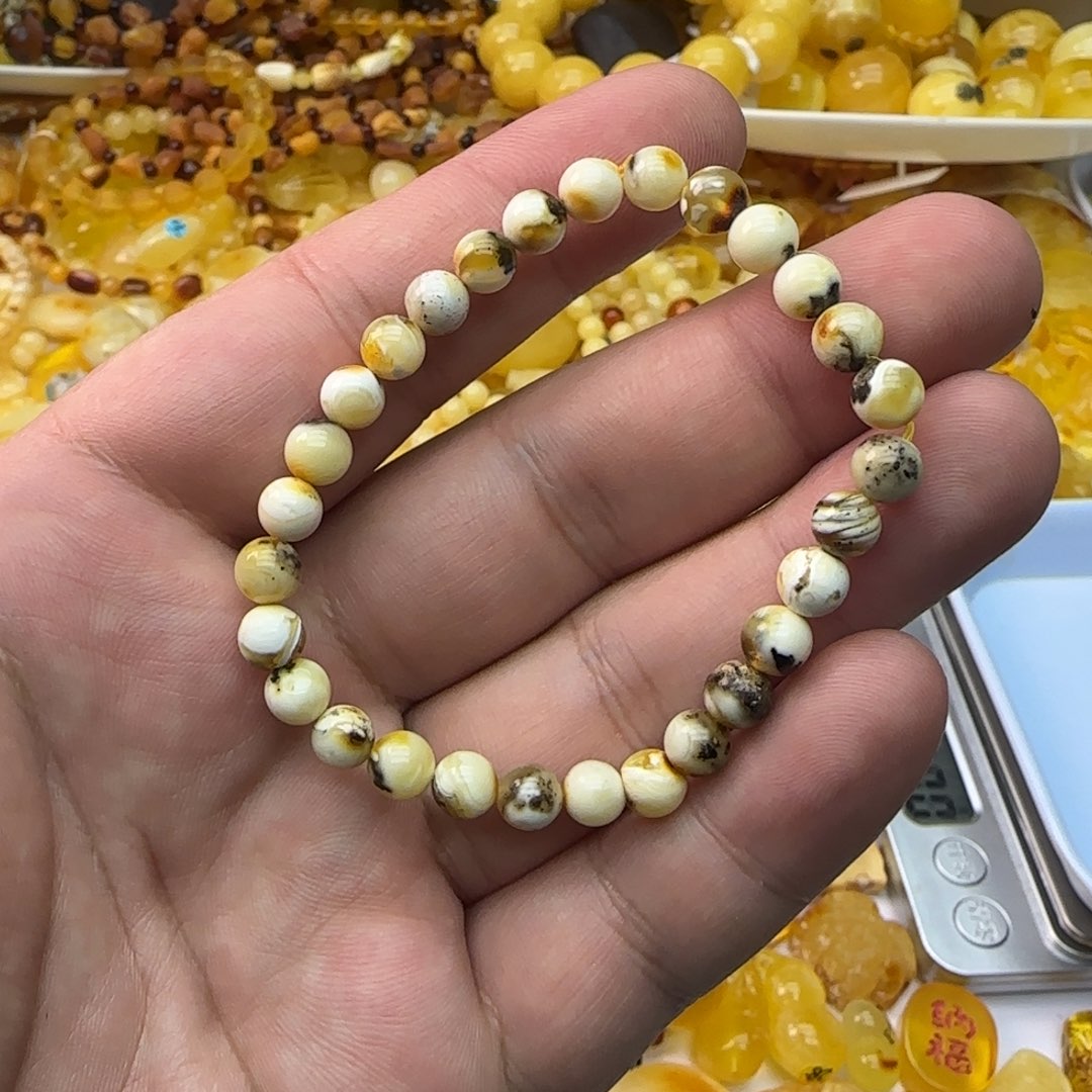 琥珀未镶嵌裸石3.78克6.4mm