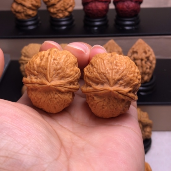 文玩核桃把件粗筋三楞40