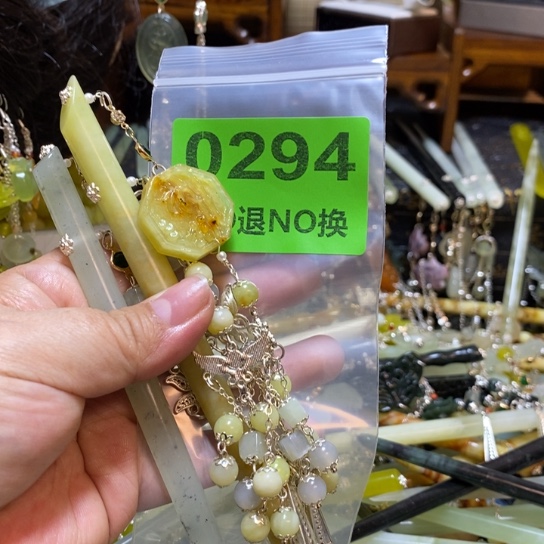 -***瘋蛇纹石玉未镶嵌发簪