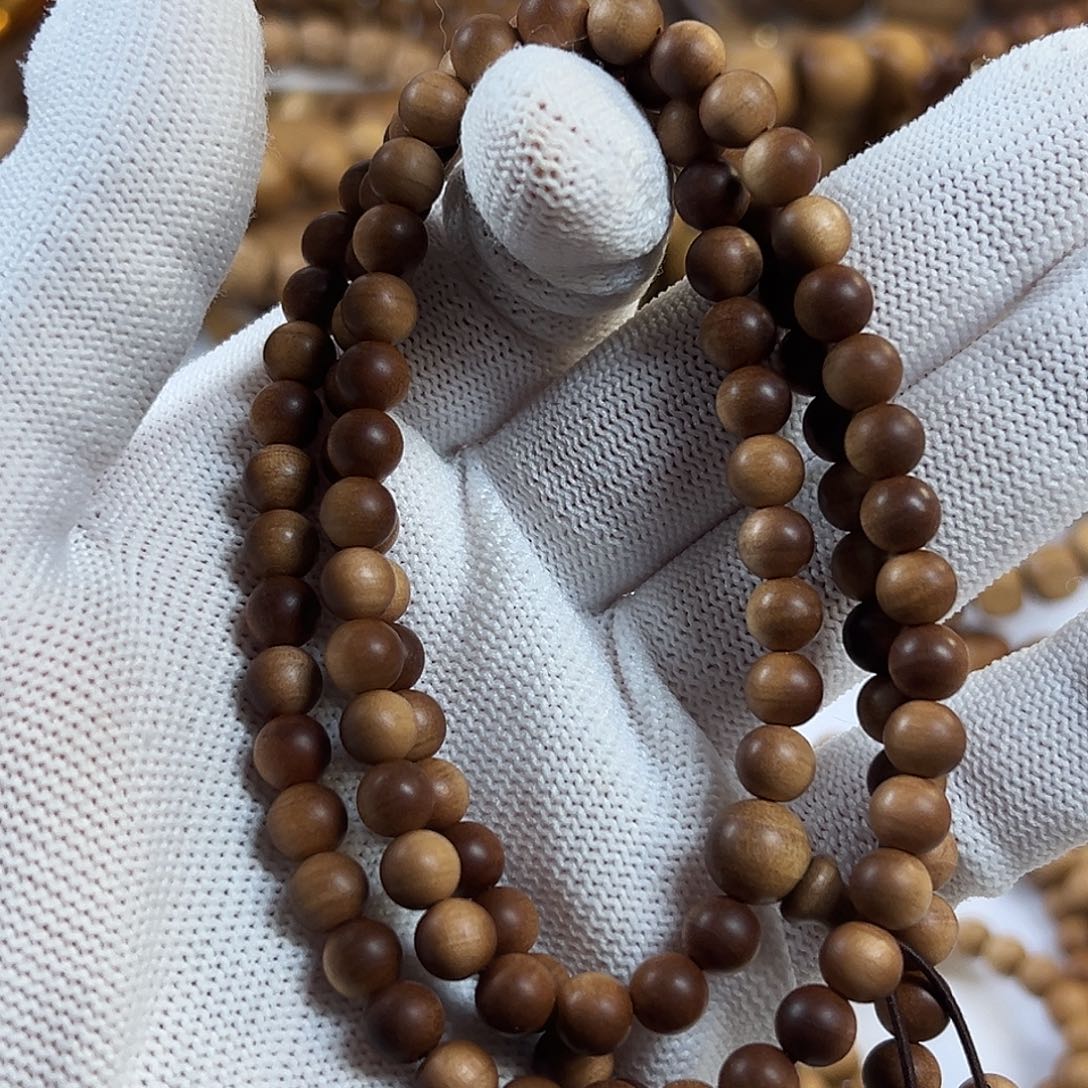 曾***忧檀香木无事牌印度迈索尔老山檀香0.6/108颗