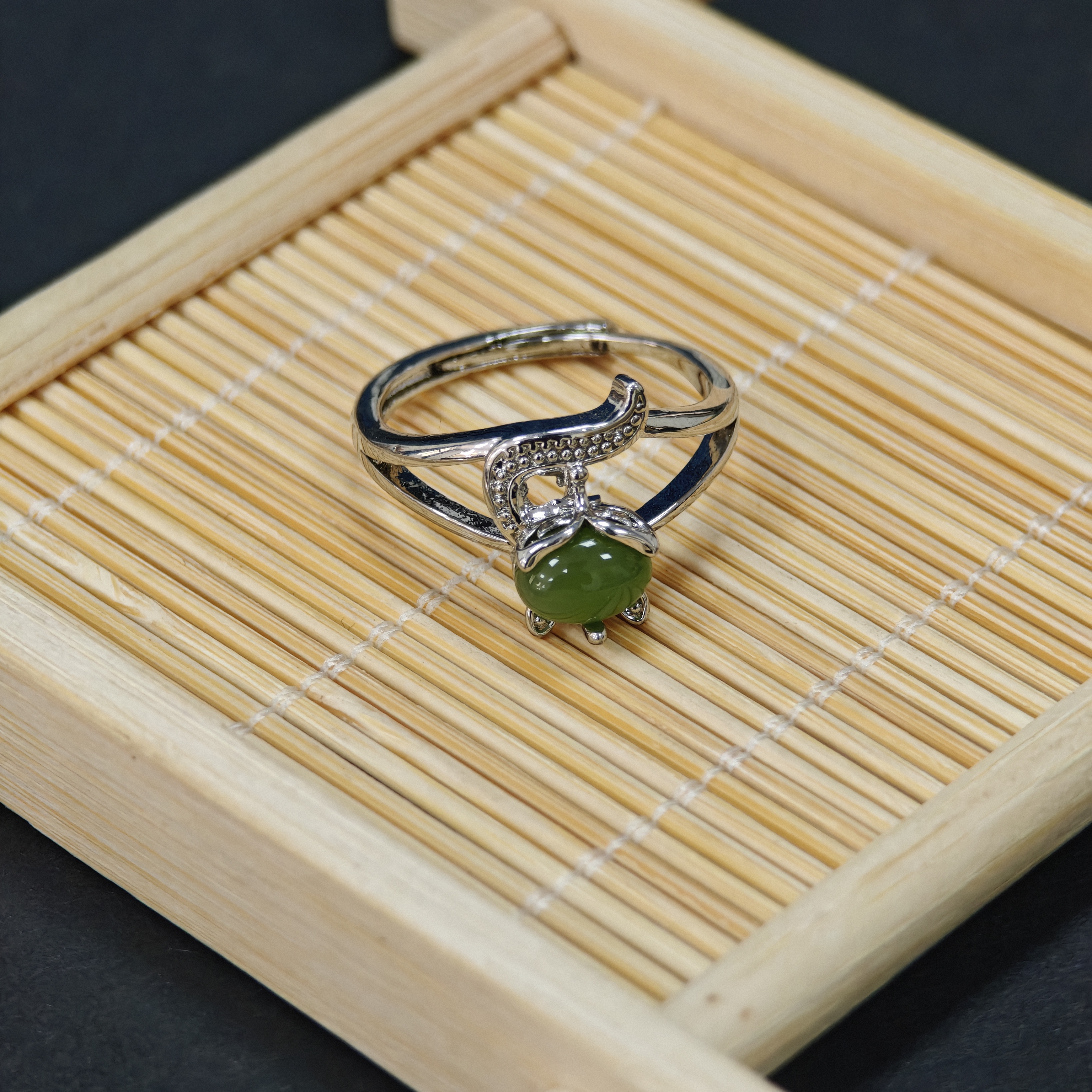 甄选天然和田玉戒指