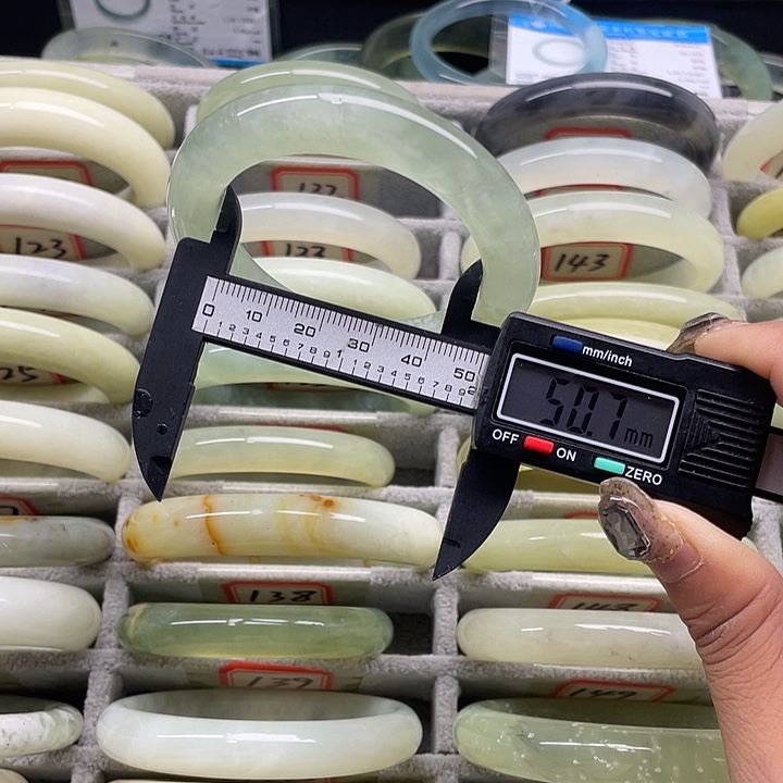 蛇纹石玉未镶嵌手镯132