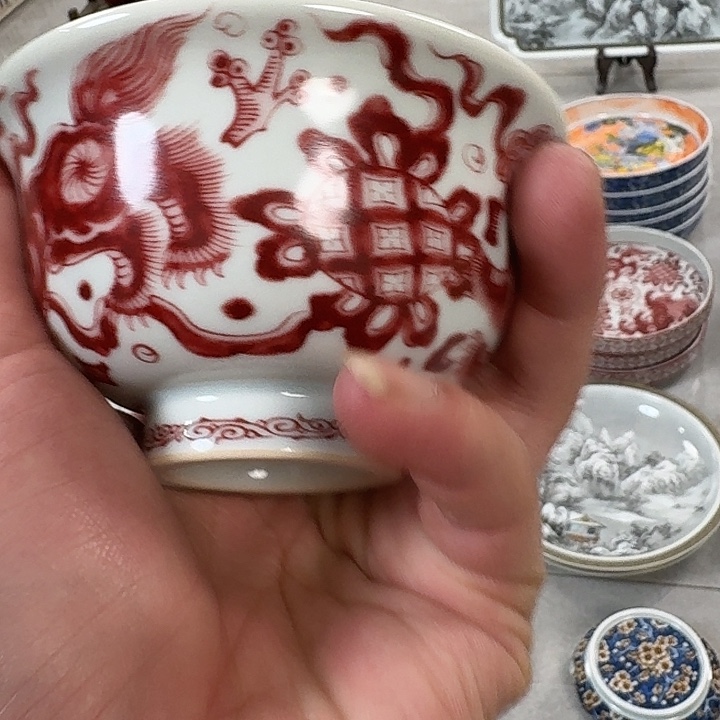 瓷片釉里红狮子大压手杯景德镇