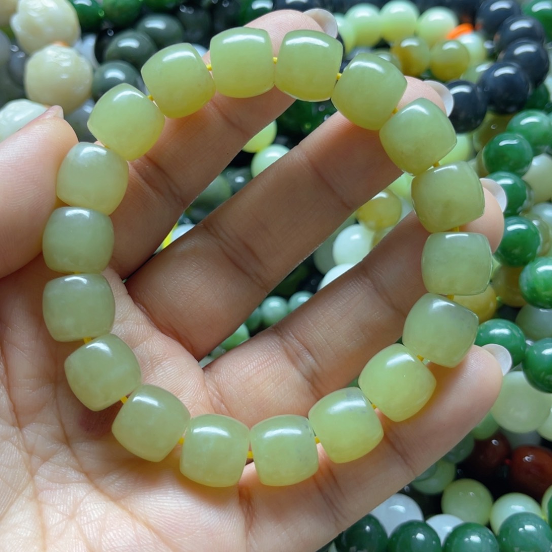 未镶嵌和田玉手链