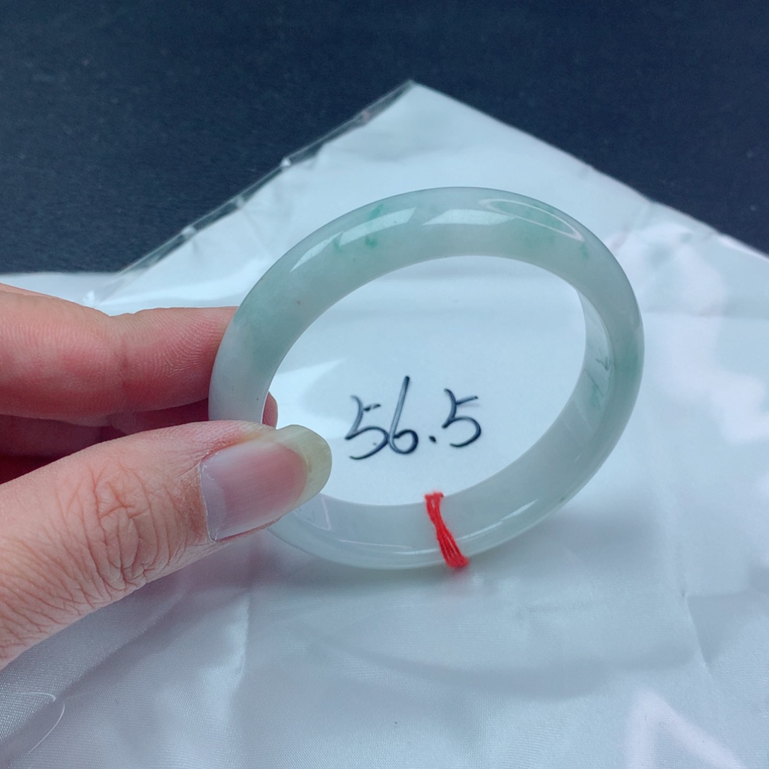 翡翠手镯未镶嵌翡翠手镯