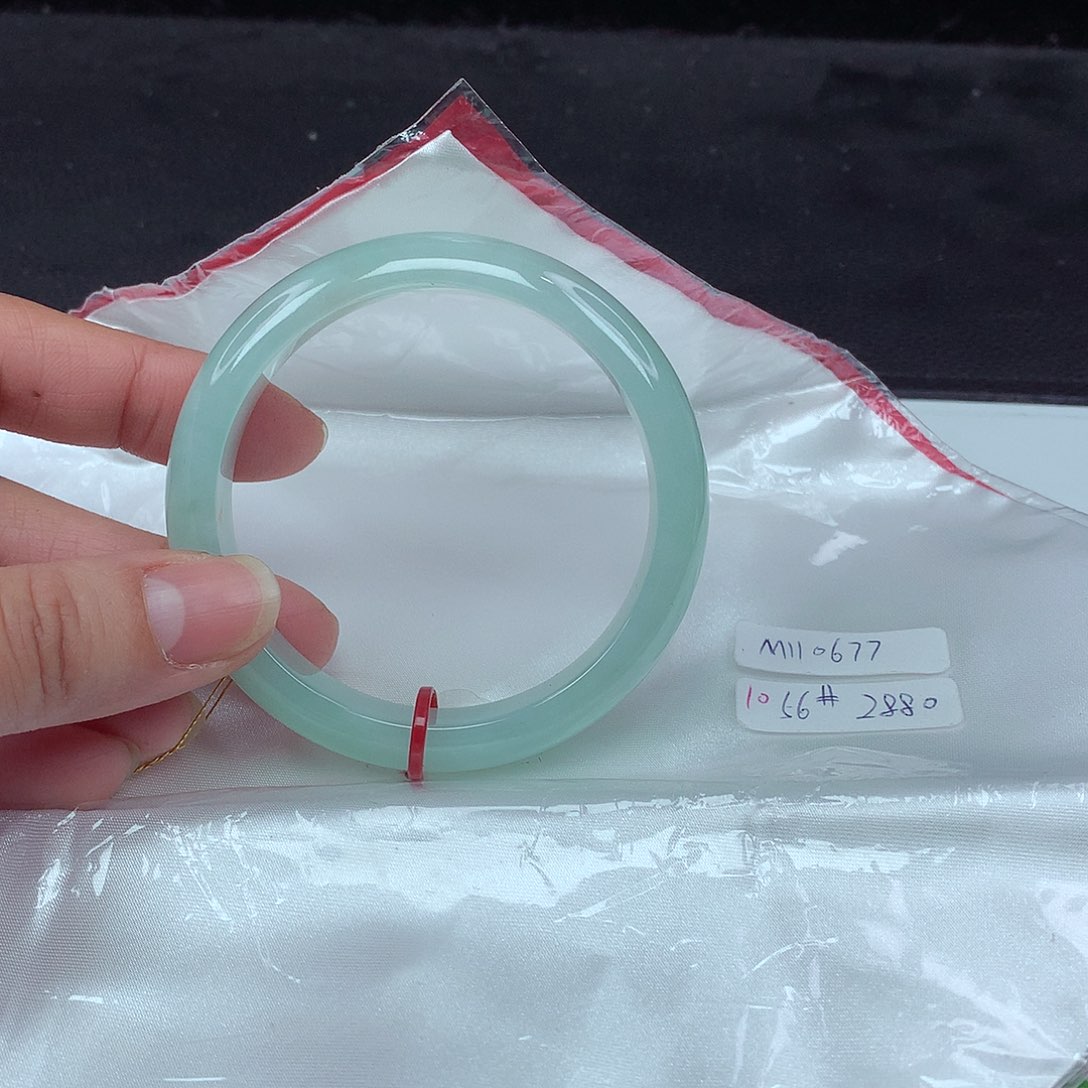 翡翠手镯未镶嵌56圈677