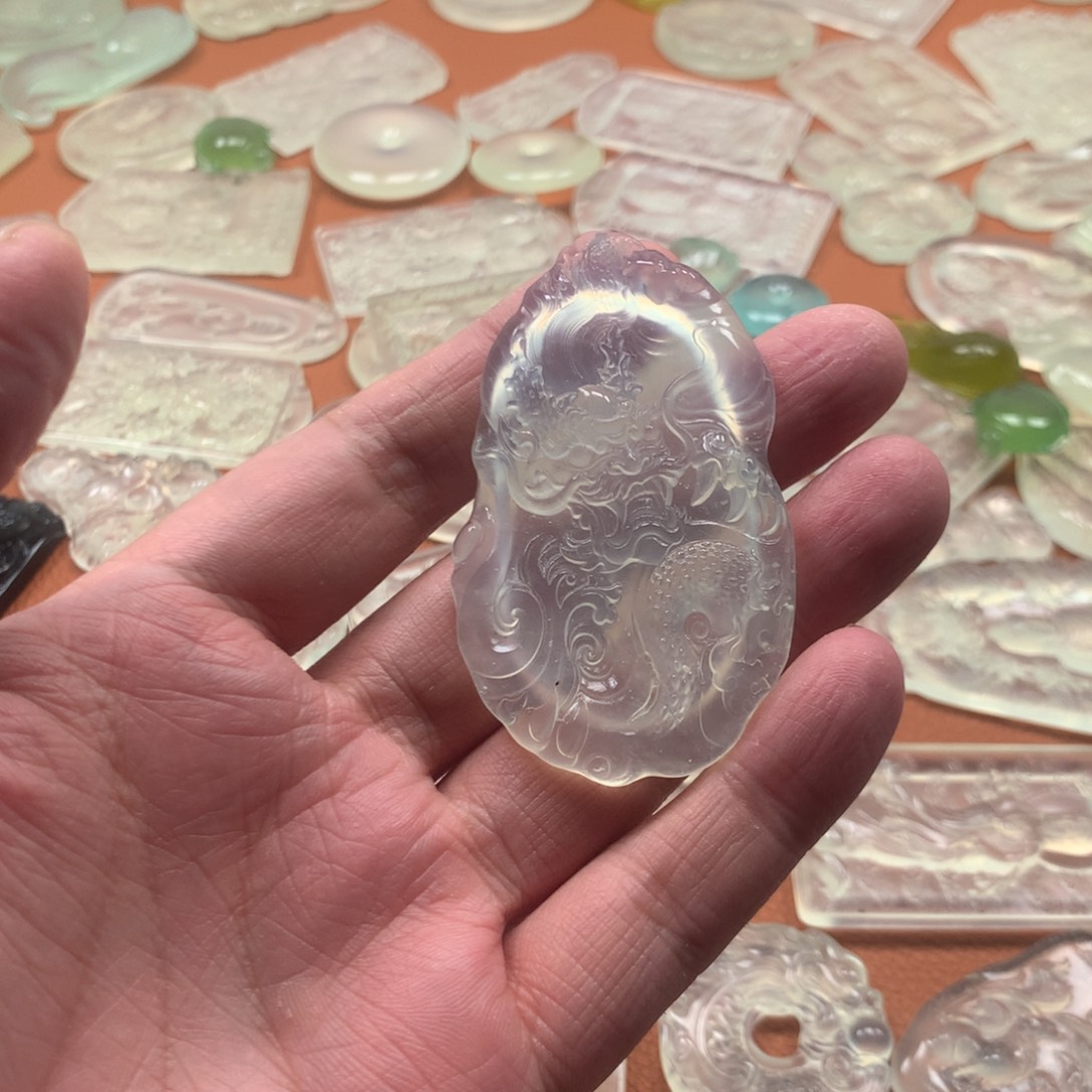 蛇纹石玉颈饰未镶嵌