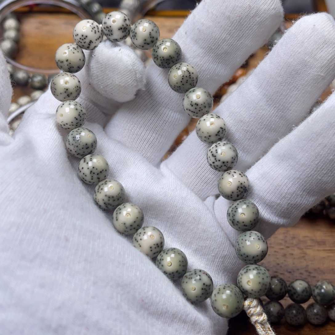 星月菩提手串10圆珠糯冰留白
