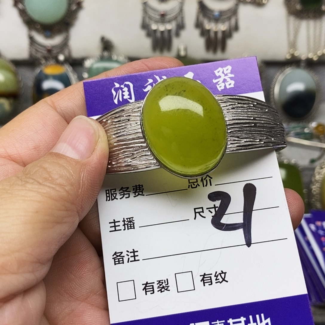 春***✺蛇纹石玉银S925镶嵌吊坠