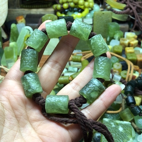 未镶嵌岫玉吊坠?****红