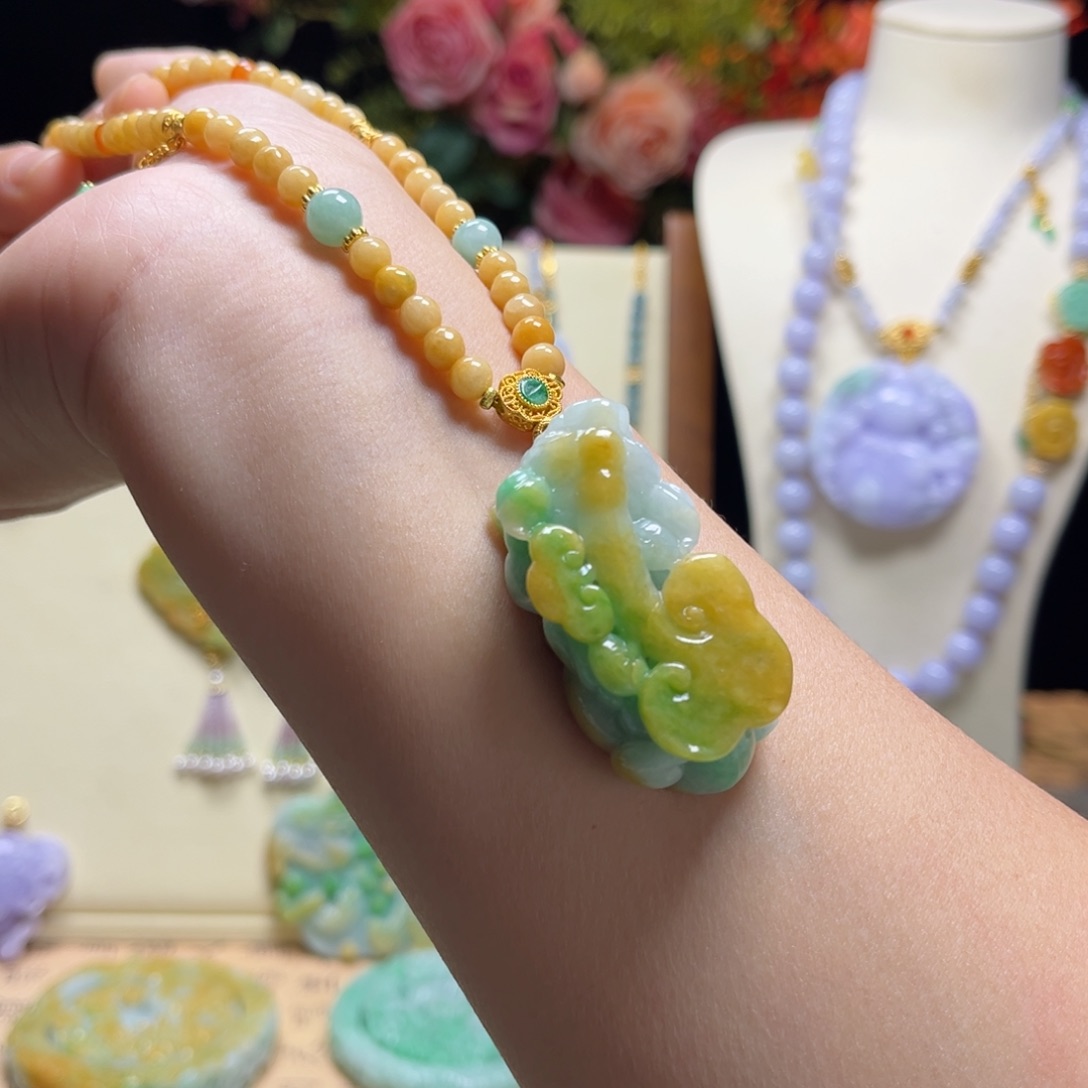 翡翠颈饰未镶嵌貔貅