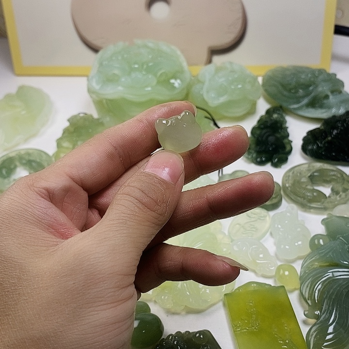 蛇纹石玉合金颈饰