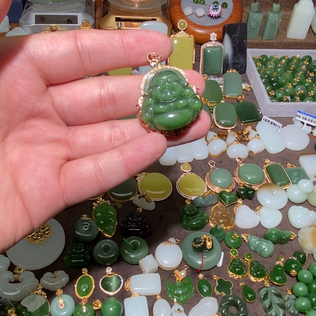 和田玉（碧玉）18K金镶嵌颈饰