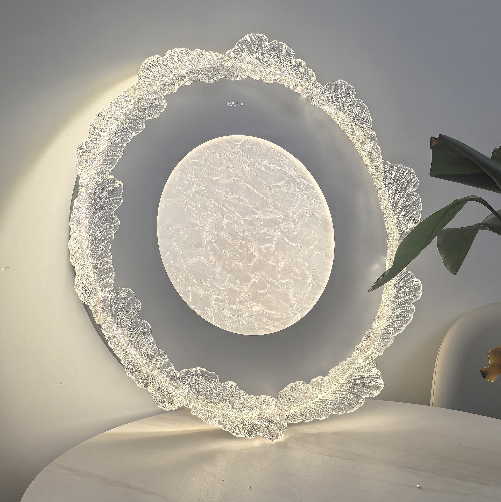 温馨卧室吸顶灯现代简约2025新款主卧水晶花朵轻奢设计师中山灯具