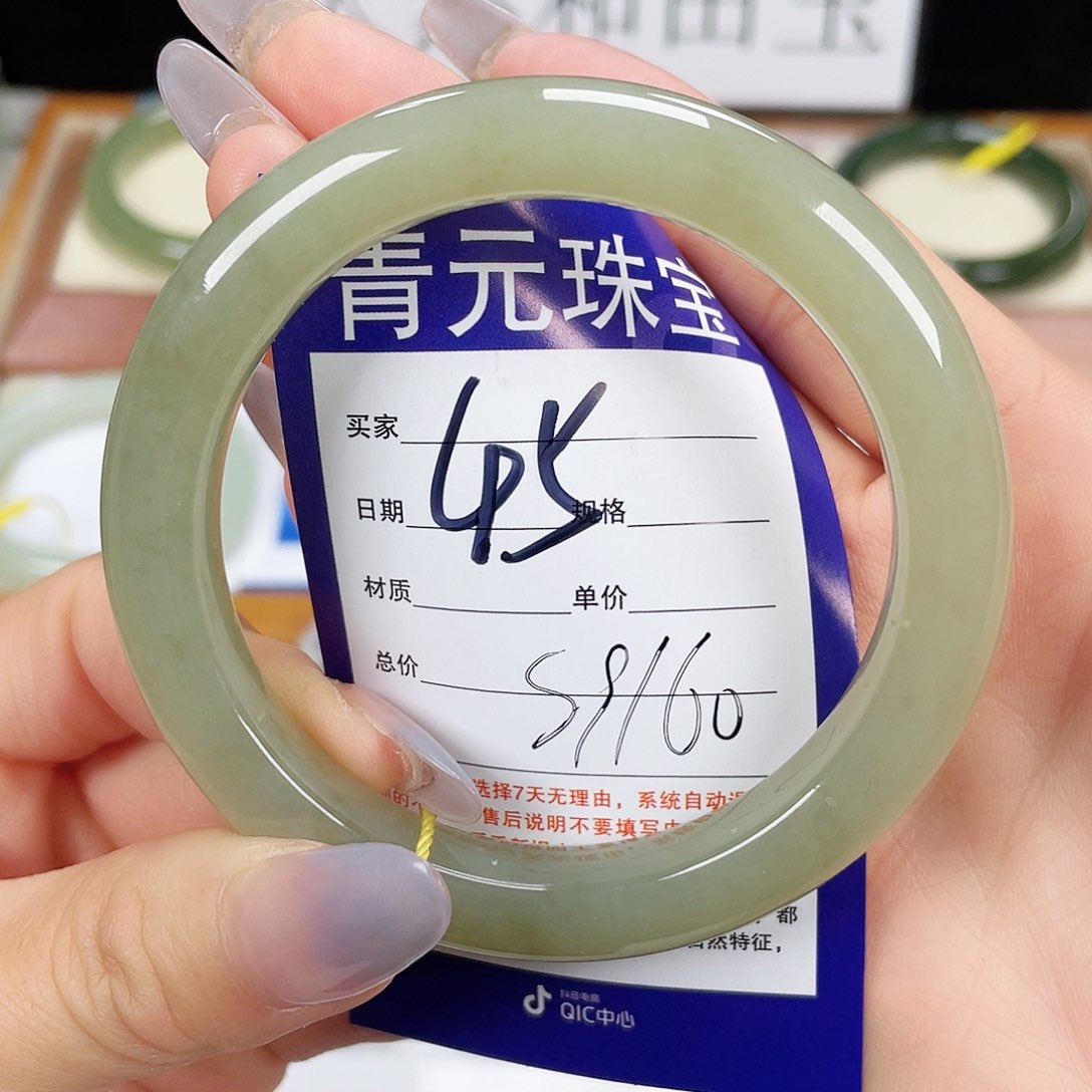 和田玉手镯未镶嵌