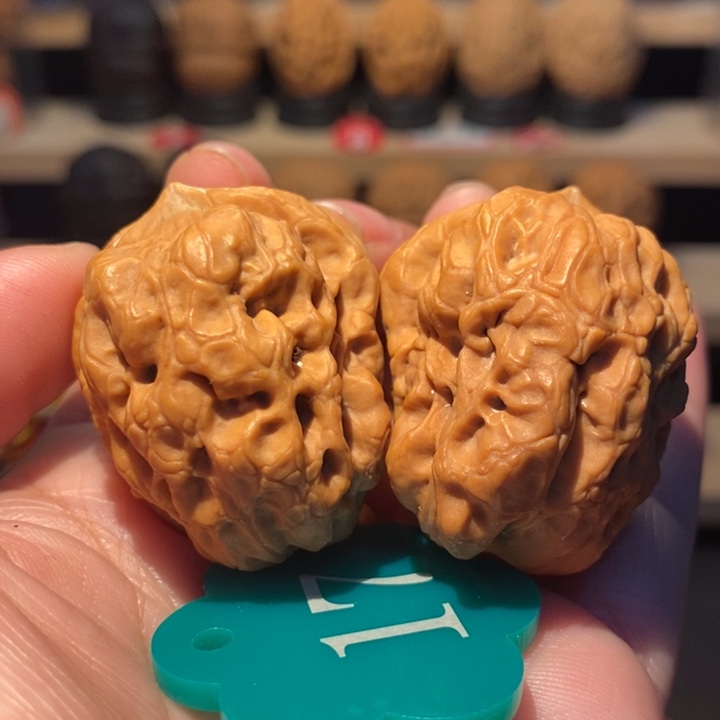 陈***谕木质类灭霸金蟾半壁江山39尺寸