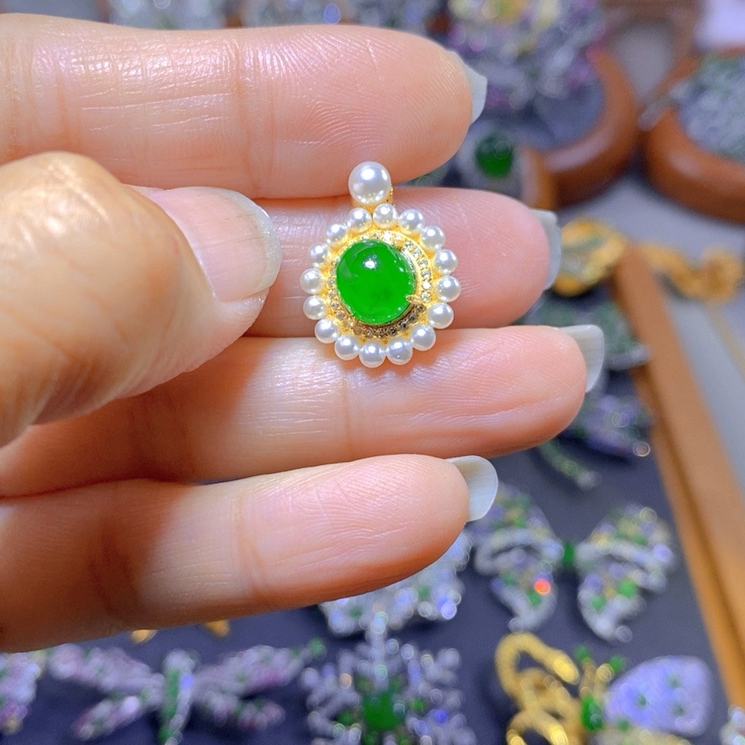 翡翠颈饰银S925镶嵌天然翡翠