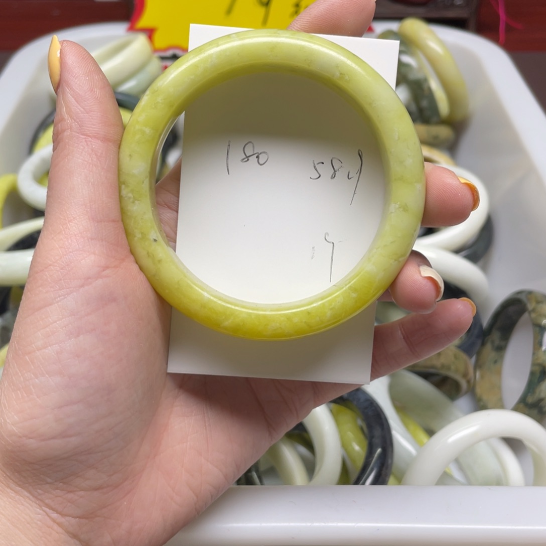 蛇纹石玉手镯未镶嵌