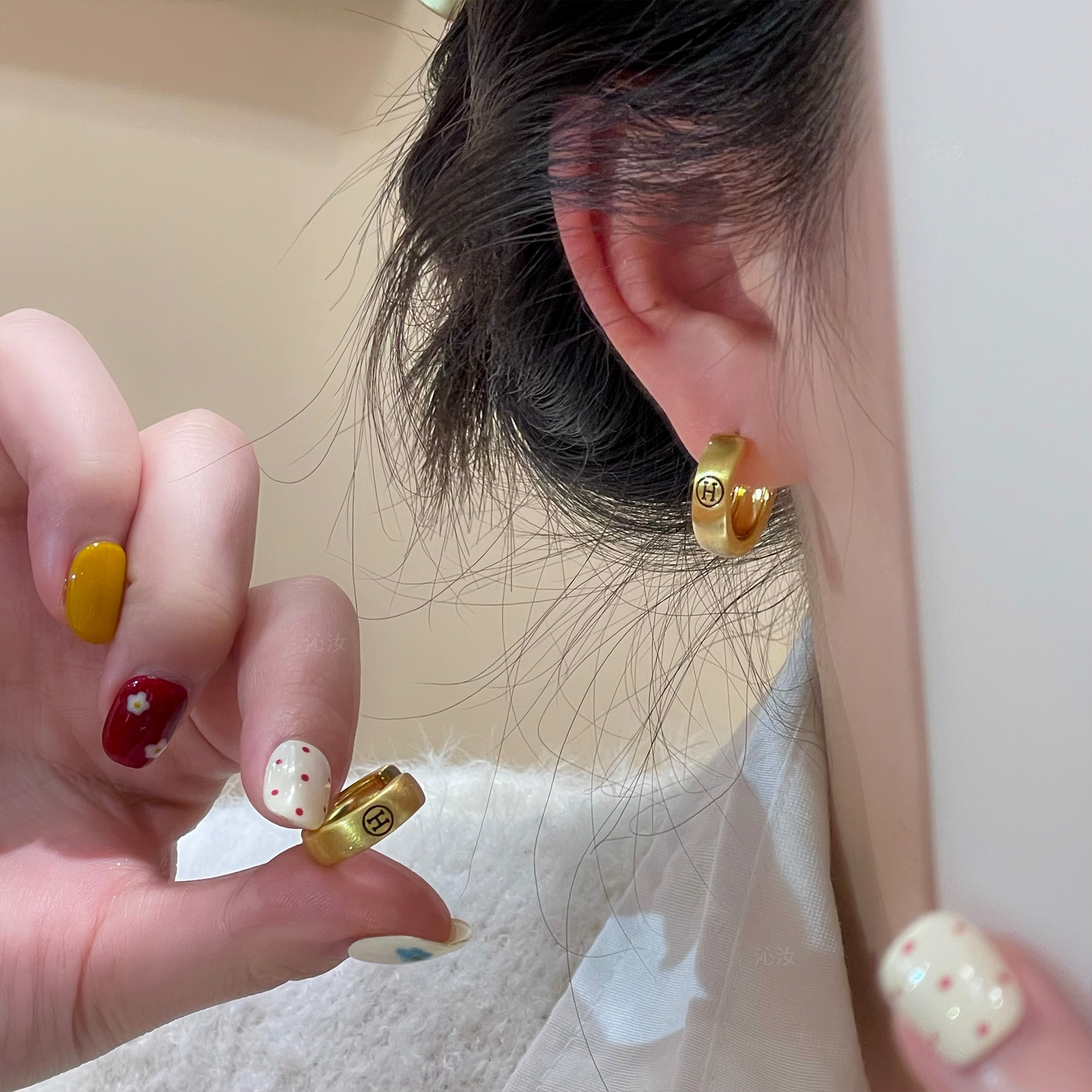 铜合金耳饰 F592金色字母H耳扣小众小巧个性百搭简约气质耳环耳圈