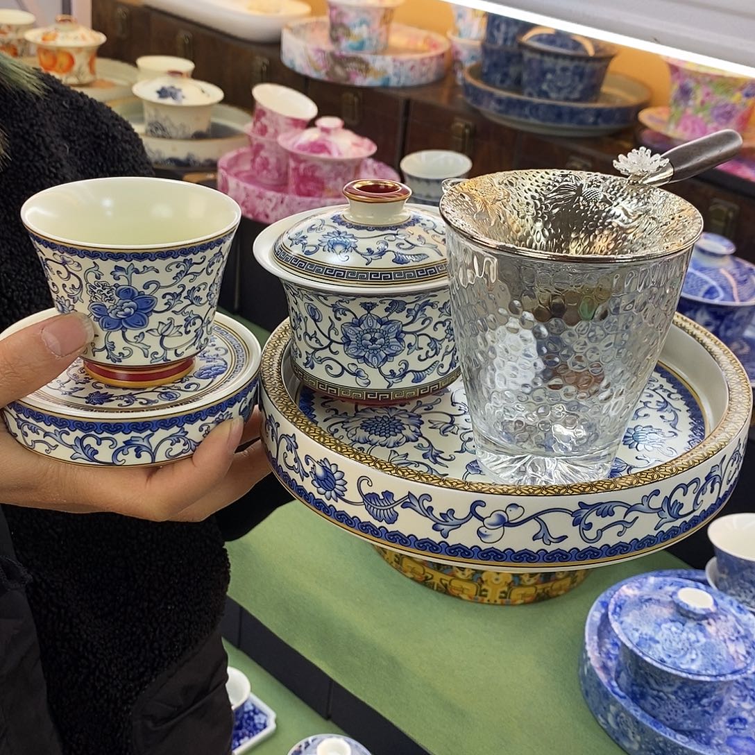 盖碗里的水煮开后放入