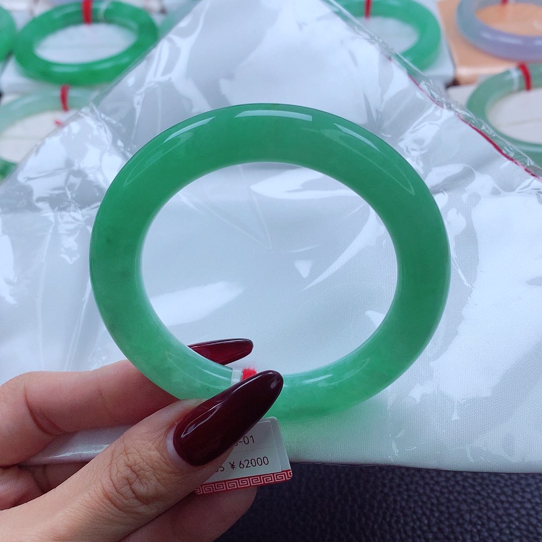 翡翠手镯未镶嵌54.55.56冰阳绿胖圆 小六即视感