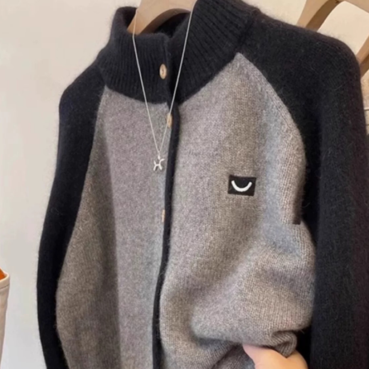 高级感半高领拼色插肩袖外套秋冬加厚新款慵懒风灰色羊绒开衫