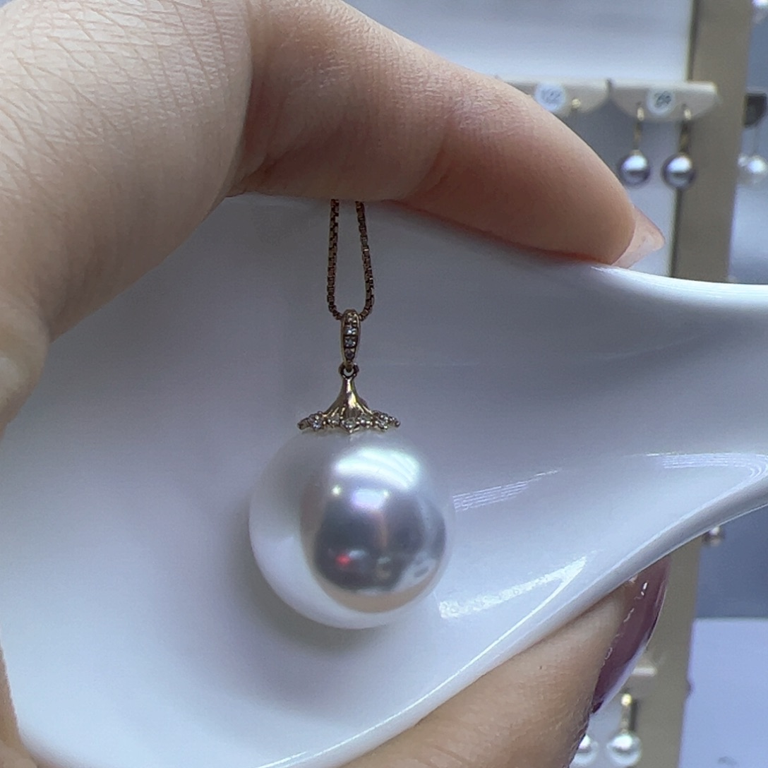 淡水珍珠吊坠(赠链)18K金镶嵌