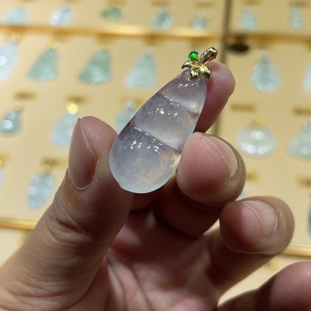 翡翠18K金镶嵌颈饰豆子