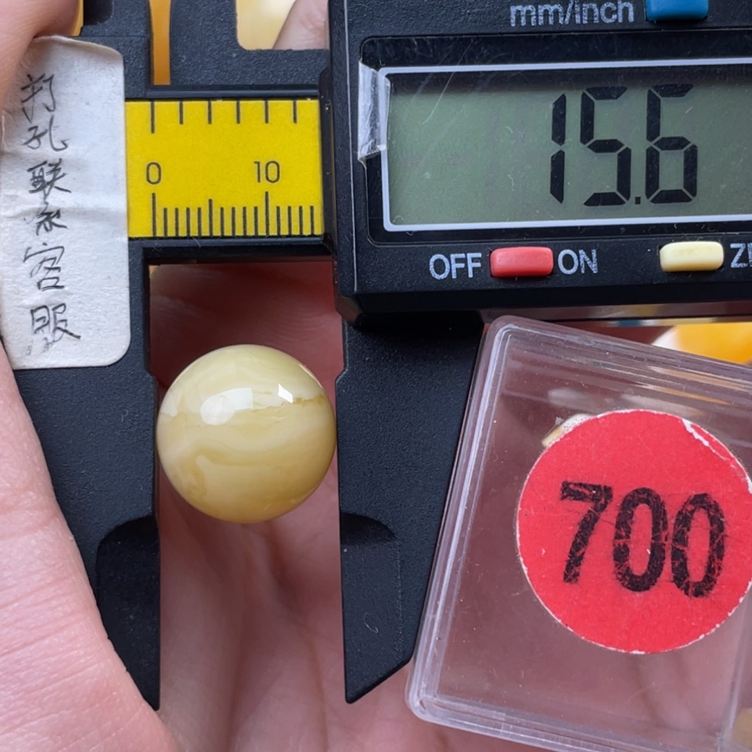 蜜蜡未镶嵌珠宝奇石