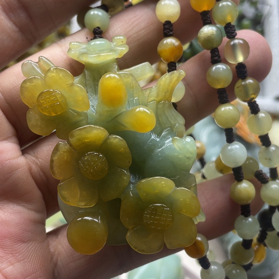 蛇纹石玉颈饰未镶嵌吊坠