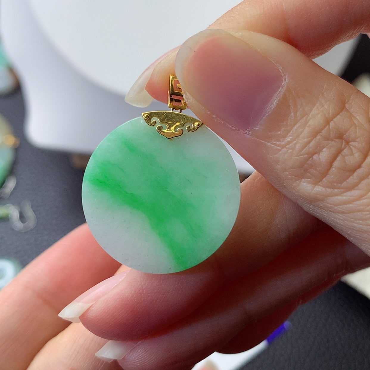 【闪购商品】吊坠(赠链)18K金镶嵌翡翠华