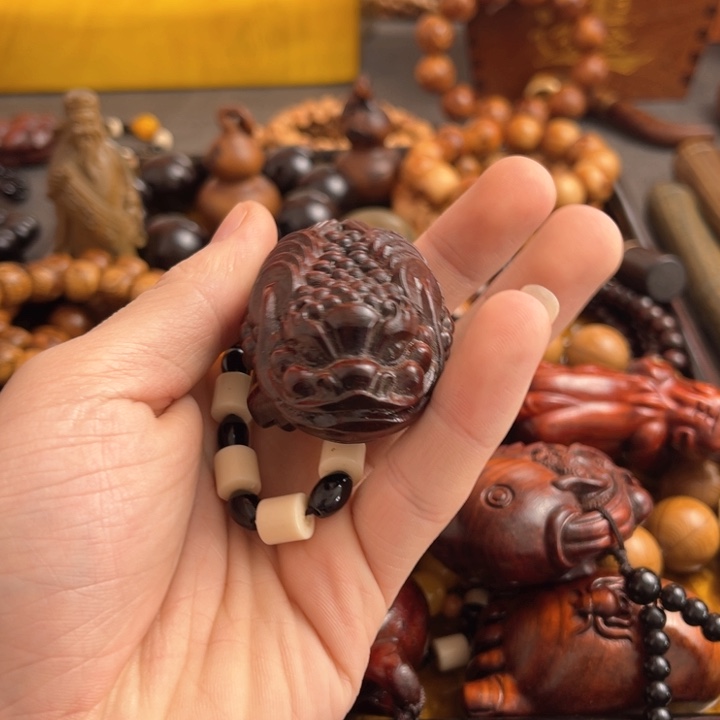 香榧木刘*人紫檀木手把件