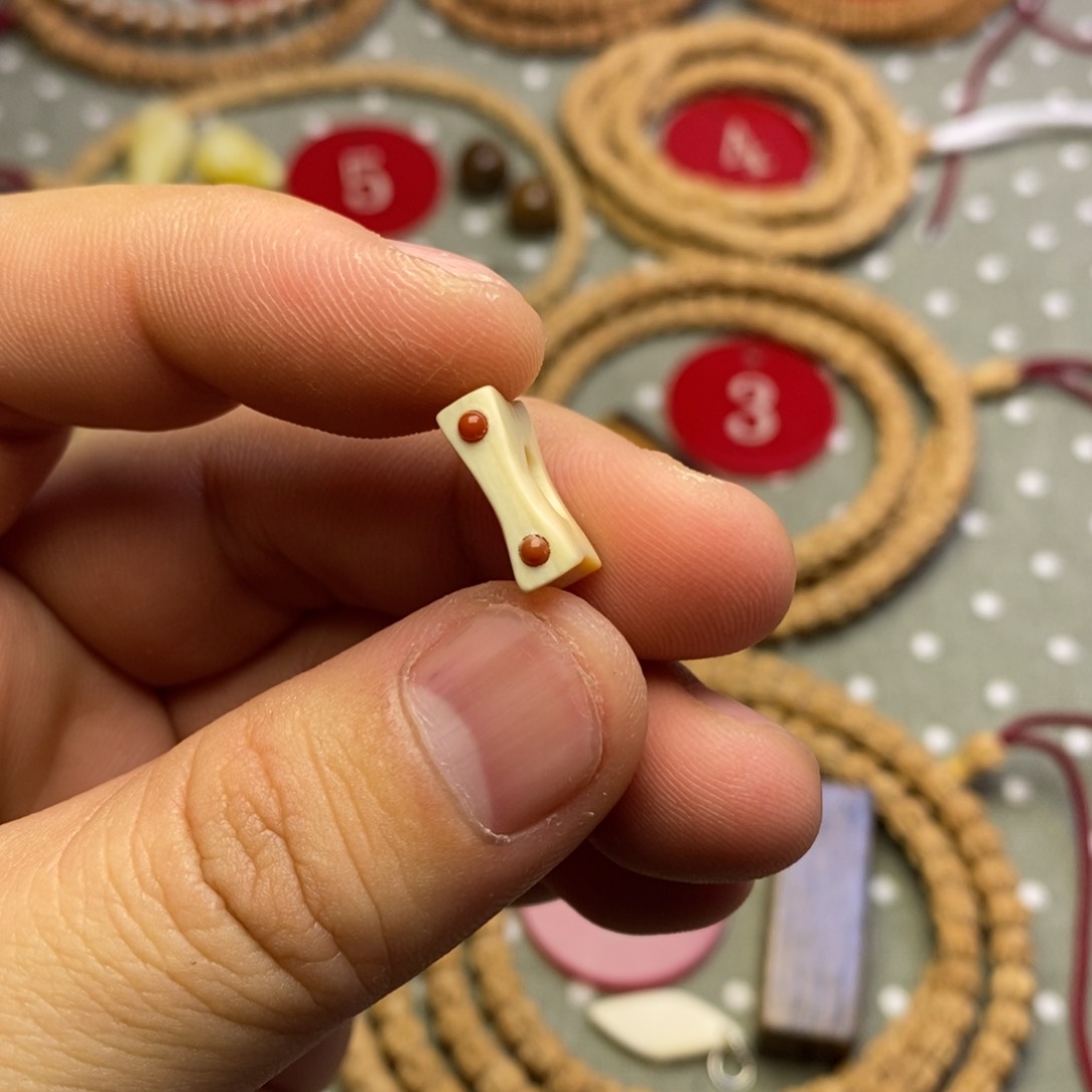 柏香籽/百香籽吊坠卡子背云