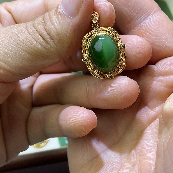 和田玉18K金镶嵌颈饰