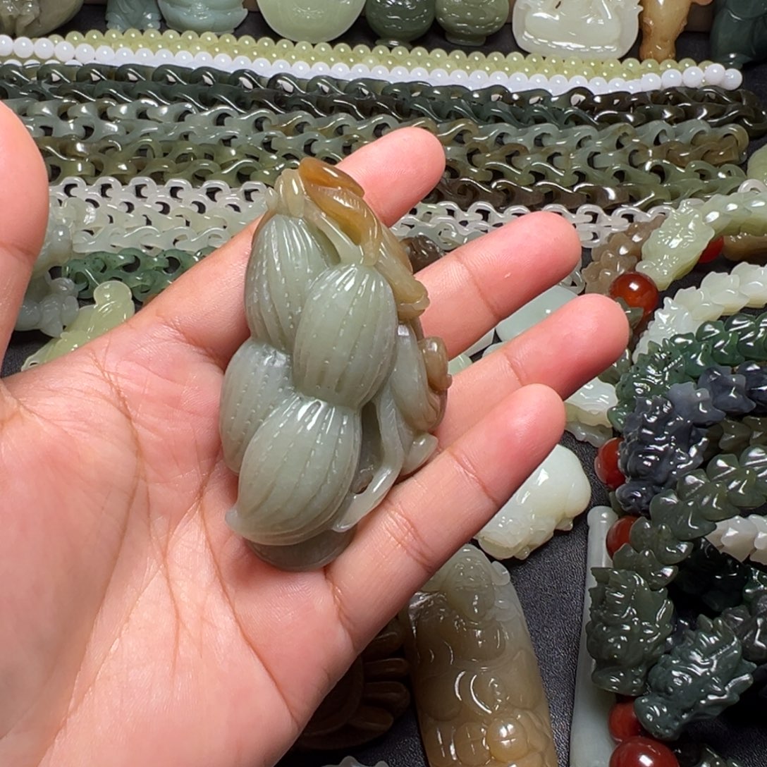 爱***手和田玉未镶嵌颈饰