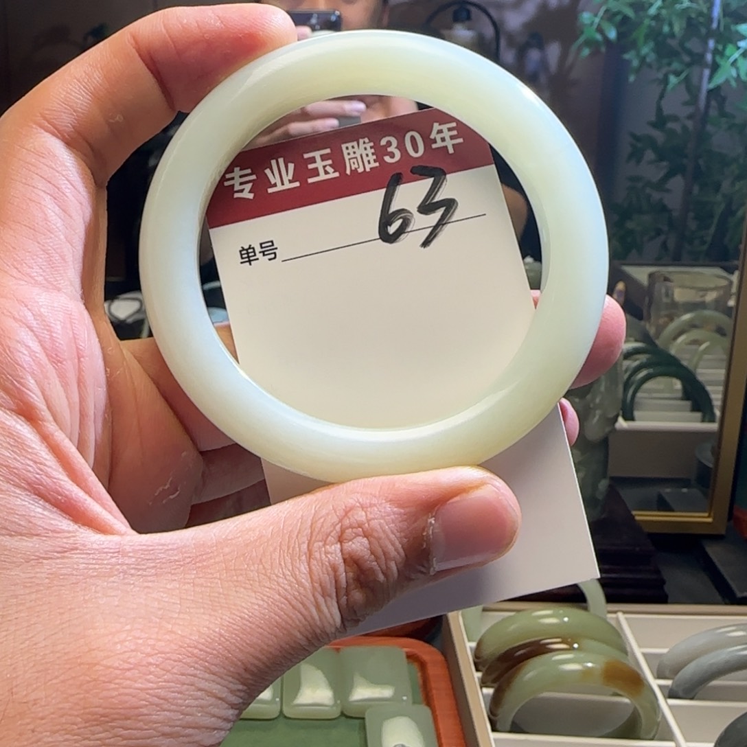 夏***s和田玉未镶嵌颈饰