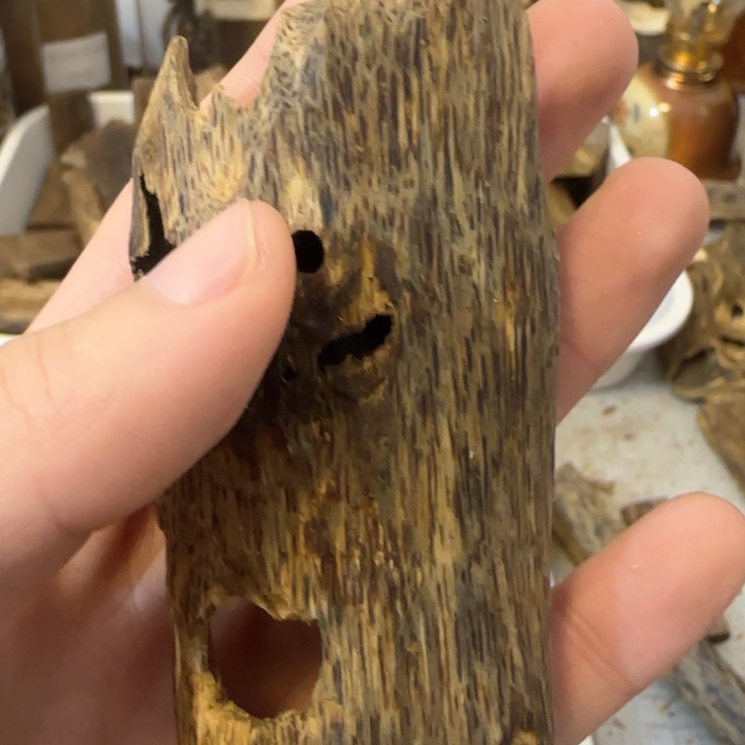 沉香碎屑沉香金丝红油21克