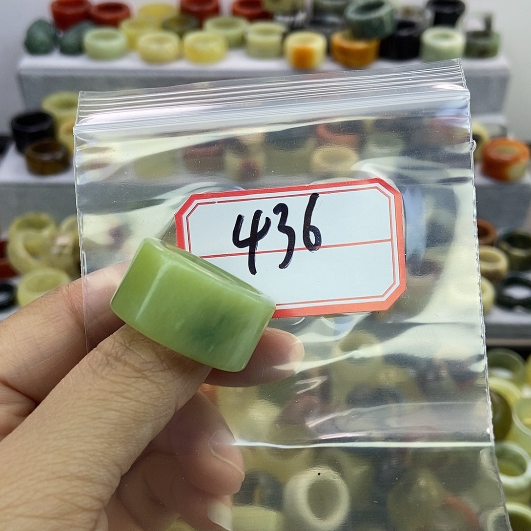 襁****蛇纹石玉未镶嵌手镯