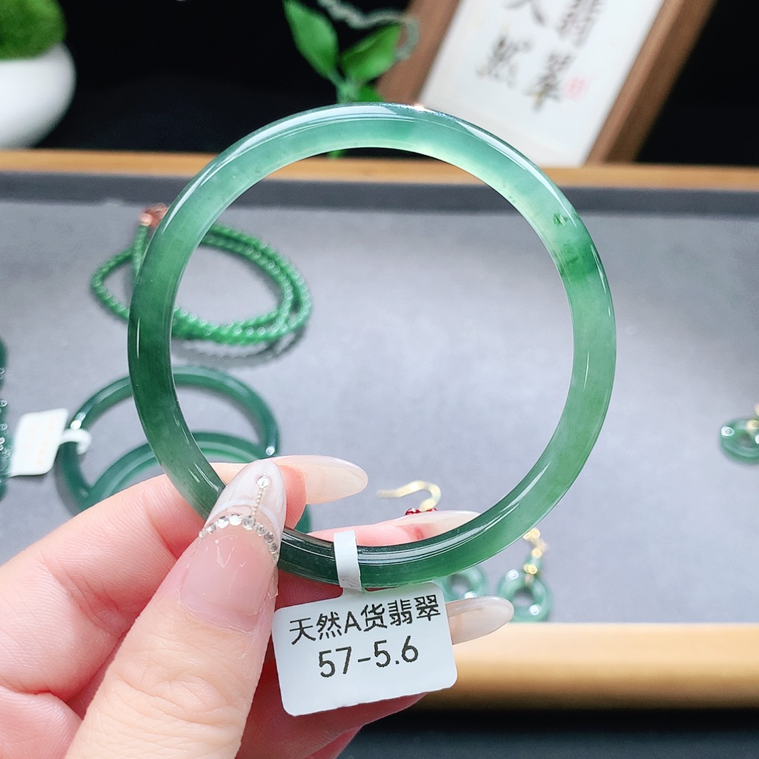 翡翠手镯（圆镯）未镶嵌