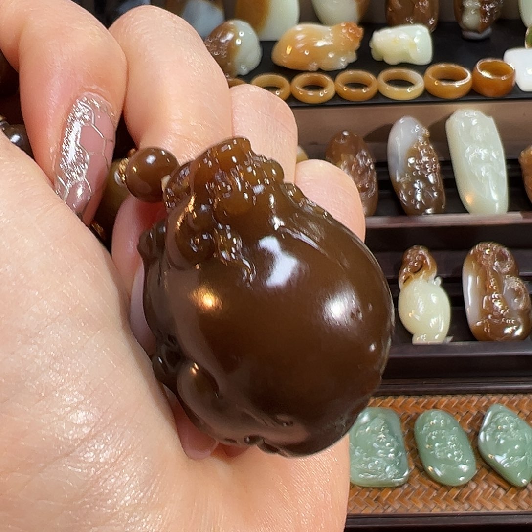 用***8和田玉未镶嵌颈饰