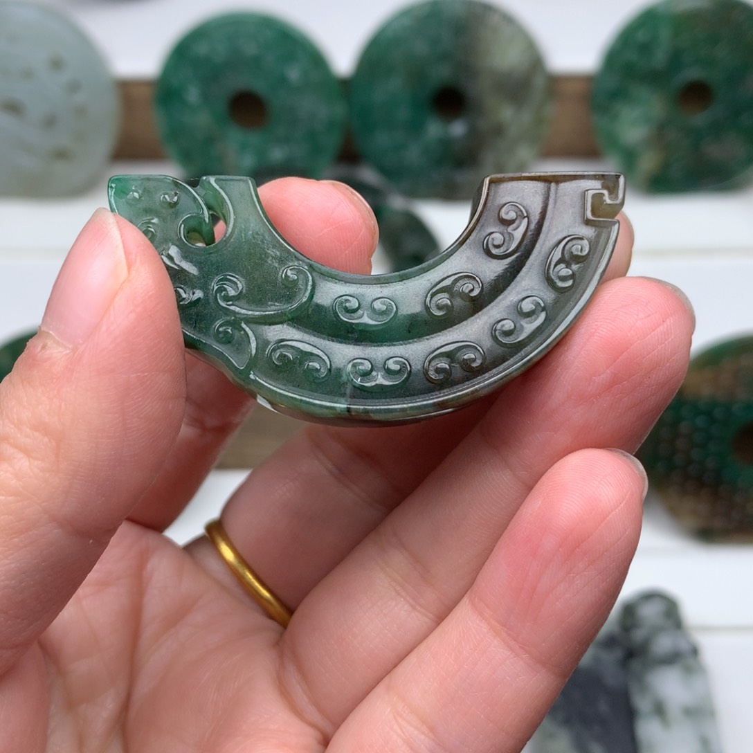 独山玉颈饰未镶嵌