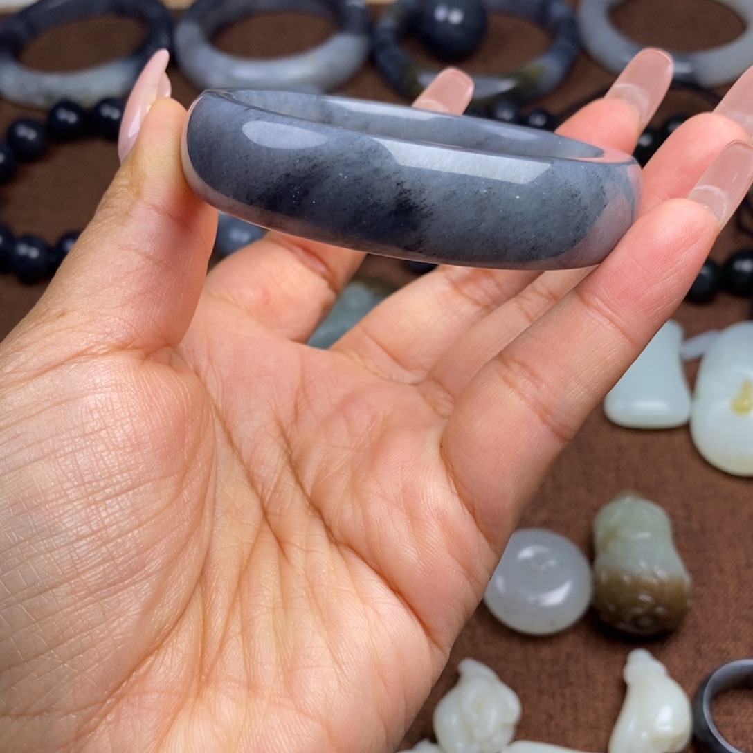 木***文和田玉未镶嵌颈饰