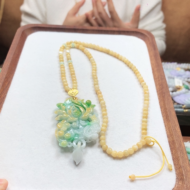 翡翠颈饰未镶嵌吊坠