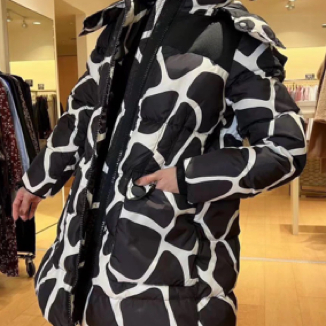 全新未使用 MaxMara 黑白拼色羽绒服/34码/A02582