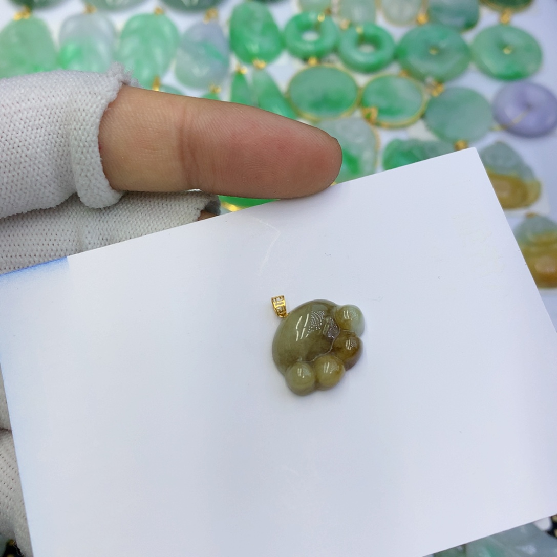 翡翠颈饰未镶嵌翡翠