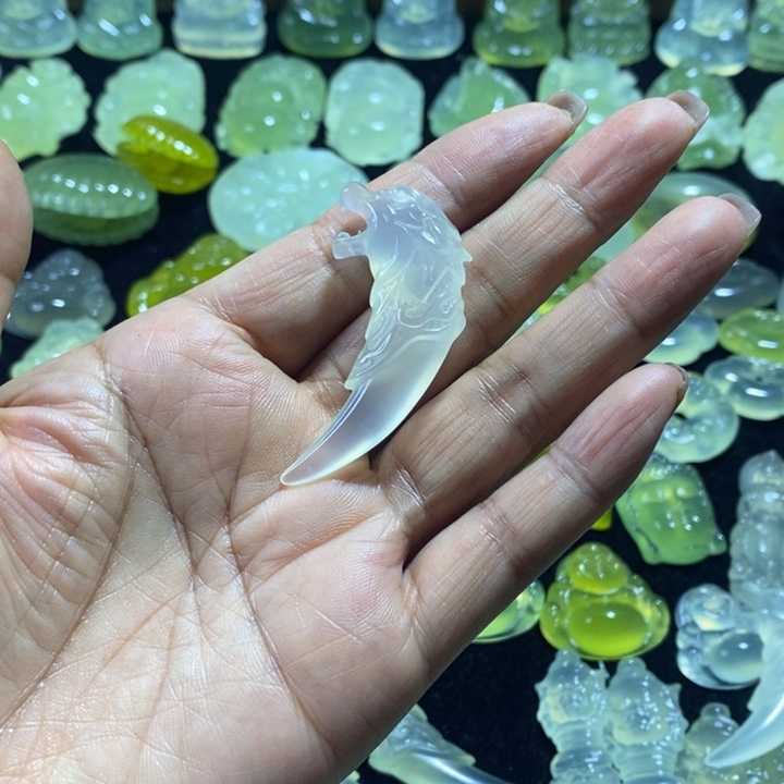 啊***沁蛇纹石玉未镶嵌颈饰