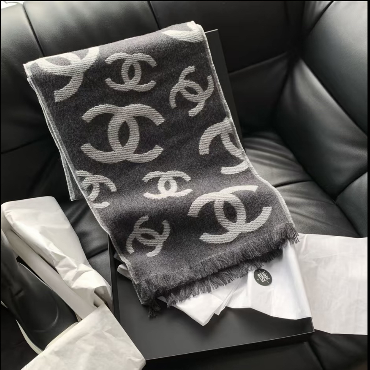 未使用 Chanel/香奈儿 26c 爆款双c logo 围巾 黑色 灰色