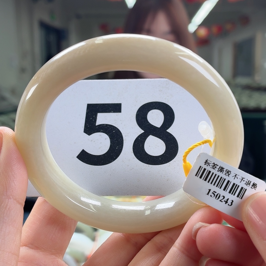 和田玉未镶嵌手镯微纹