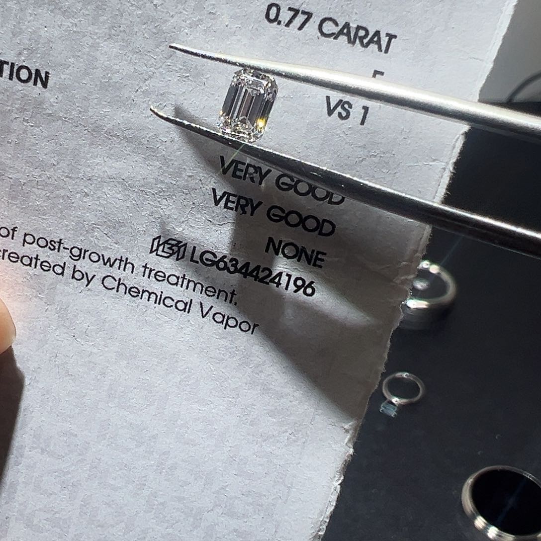 合成钻石裸石双证书祖母绿切工0.77ct